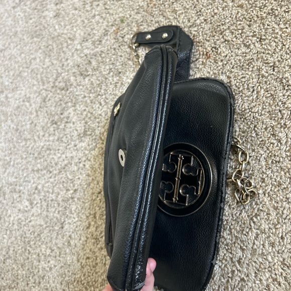 TORY BURCH Black Leather Amanda Logo Clutch Crossbody Chain Link Shoulder Bag - Picture 12 of 15